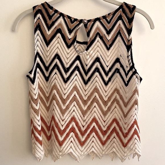 Crop top - Picture 2 of 4